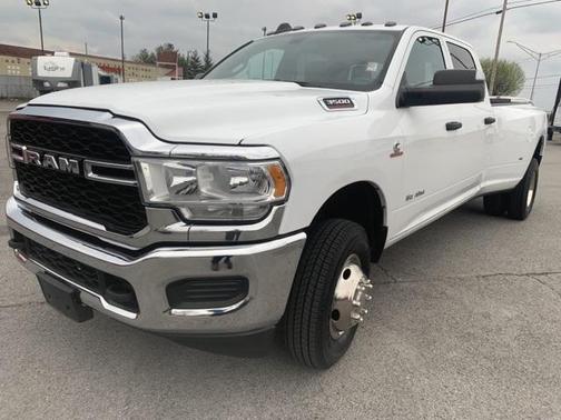 2022 RAM 3500 Tradesman Crew Cab 4x4 8' Box