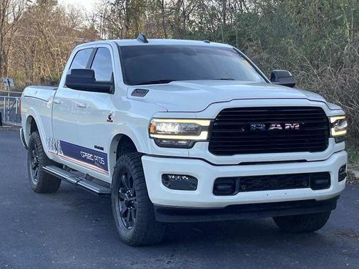 2020 RAM 2500 Laramie Crew Cab 4X4 6'4' Box