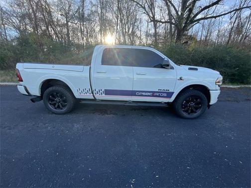 2020 RAM 2500 Laramie Crew Cab 4X4 6'4' Box