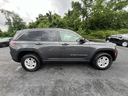 Baltic Gray Metallic Clearcoat 2025 Jeep Grand Cherokee Laredo
