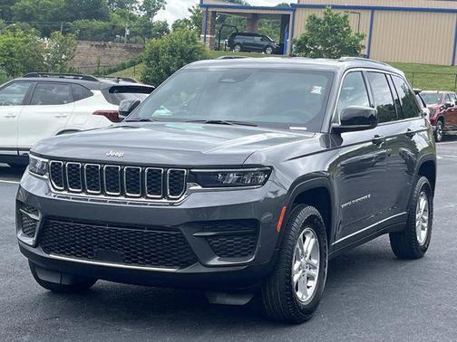 Baltic Gray Metallic Clearcoat 2025 Jeep Grand Cherokee Laredo