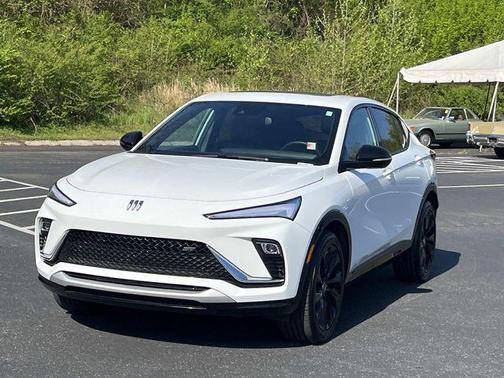 Summit White 2024 Buick Envista Sport Touring FWD