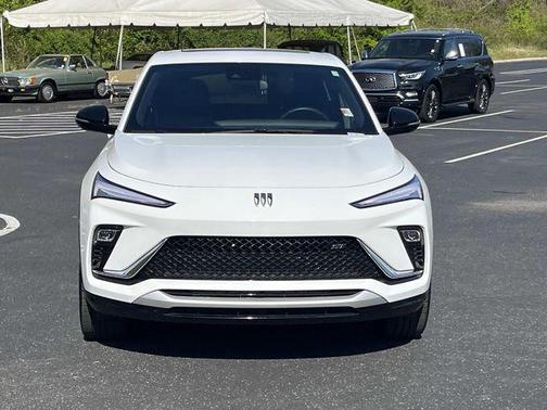 Summit White 2024 Buick Envista Sport Touring FWD