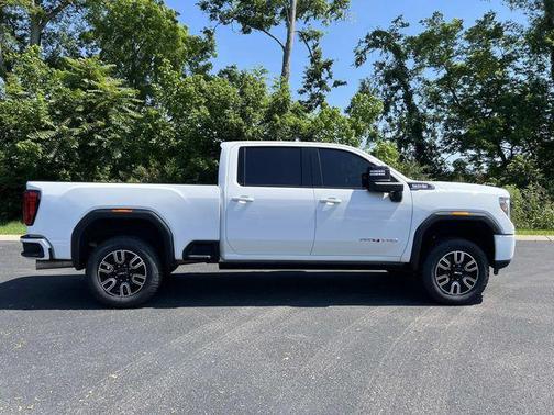 Summit White 2023 GMC Sierra 2500 AT4