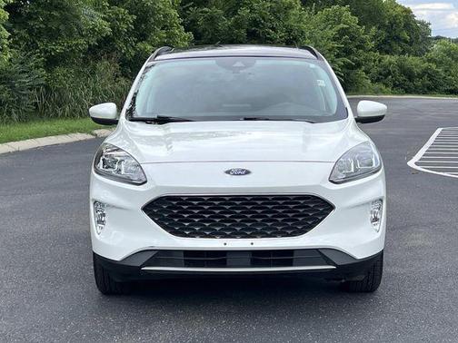 Star White Metallic Tri-Coat 2022 Ford Escape SEL