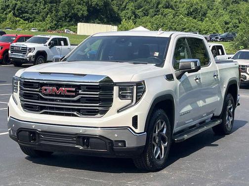 White Frost Tricoat 2022 GMC Sierra 1500 SLT