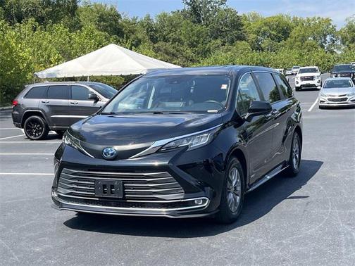2021 Toyota Sienna XLE 7 Passenger