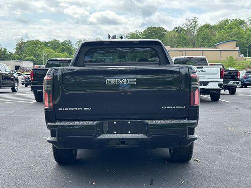 Onyx Black 2025 GMC Sierra EV Max Range Denali