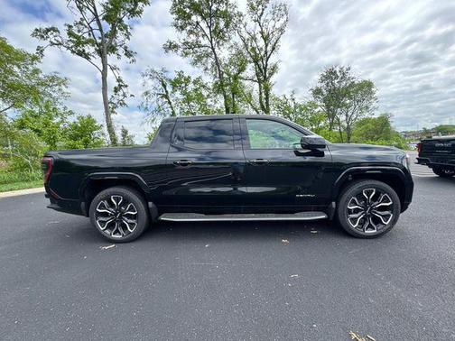 Onyx Black 2025 GMC Sierra EV Max Range Denali