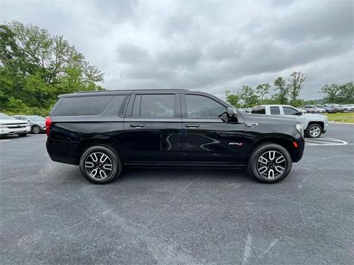 2023 GMC Yukon XL 4WD AT4