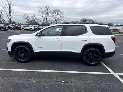 2022 GMC Acadia AT4