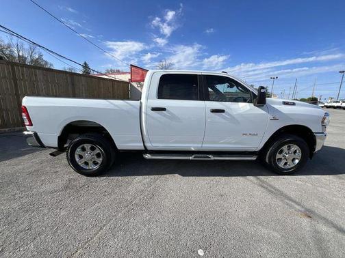 Bright White Clearcoat 2024 RAM 2500 Big Horn Crew Cab 4x4 6'4' Box