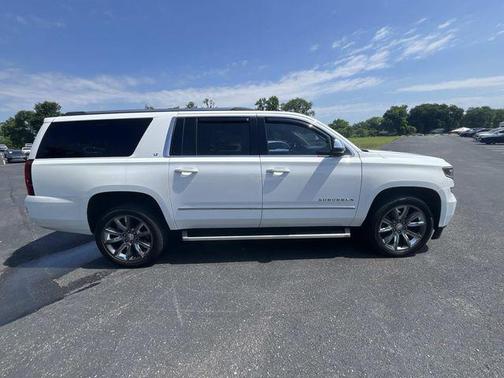 Summit White 2019 Chevrolet Suburban LT