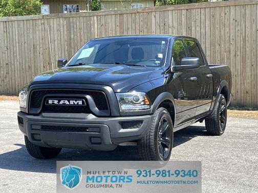 Diamond Black Crystal Pearlcoat 2024 RAM 1500 Classic Warlock Crew Cab 4x2 5'7' Box