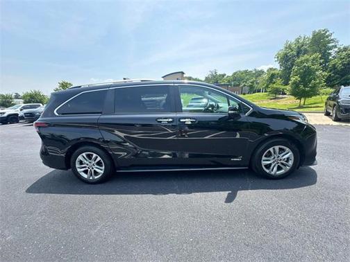 2021 Toyota Sienna Limited 7-Passenger