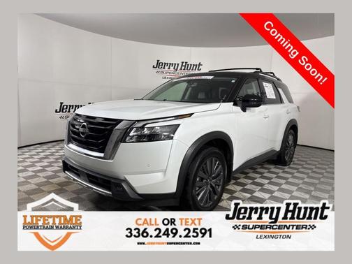 2025 Nissan Pathfinder SL