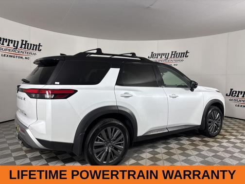 2025 Nissan Pathfinder SL