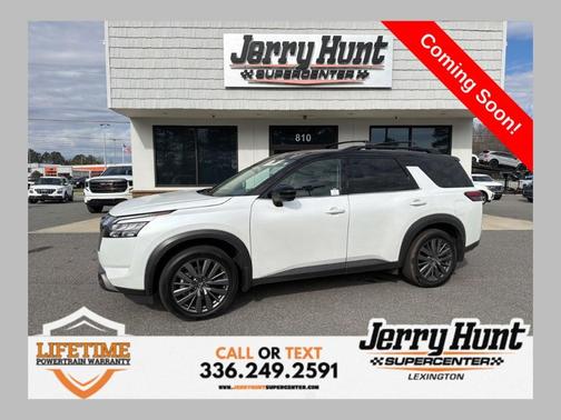 2025 Nissan Pathfinder SL