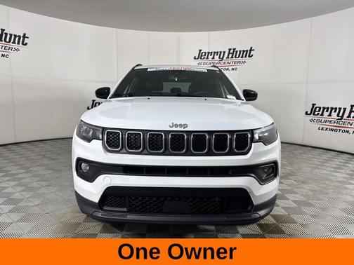 Bright White Clearcoat 2024 Jeep Compass Latitude