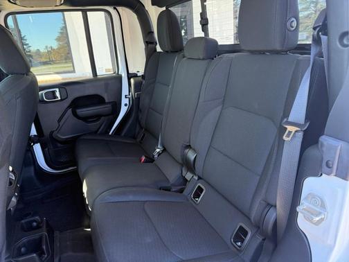 2023 Jeep Gladiator Sport