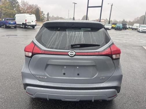 2021 Nissan Kicks SR