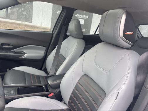 2021 Nissan Kicks SR