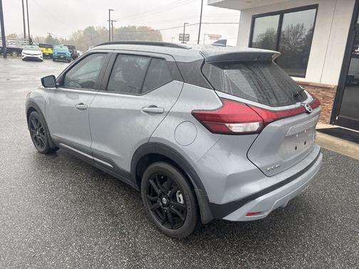 2021 Nissan Kicks SR