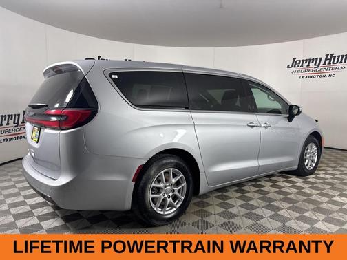 2023 Chrysler Pacifica Touring-L