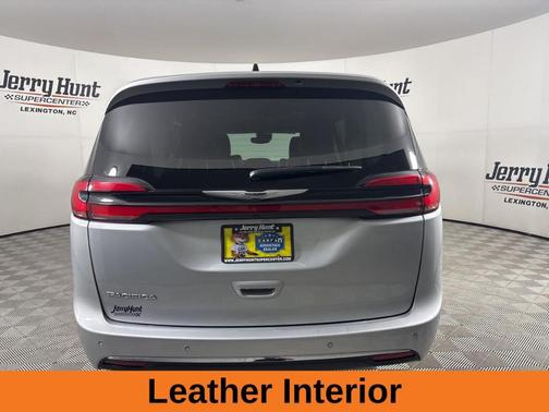 2023 Chrysler Pacifica Touring-L
