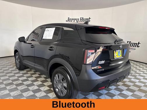 Super Black 2025 Nissan Kicks S