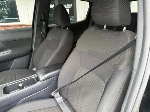 Super Black 2025 Nissan Kicks S