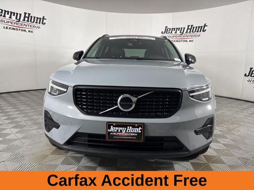 2024 Volvo XC40 B5 Core