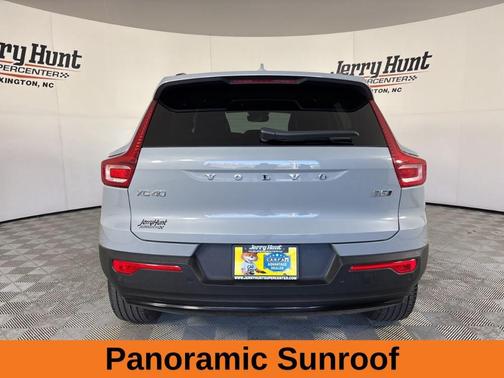 2024 Volvo XC40 B5 Core