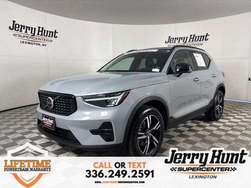2024 Volvo XC40 B5 Core