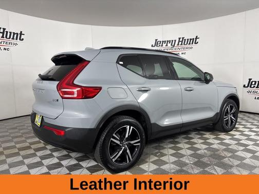 2024 Volvo XC40 B5 Core