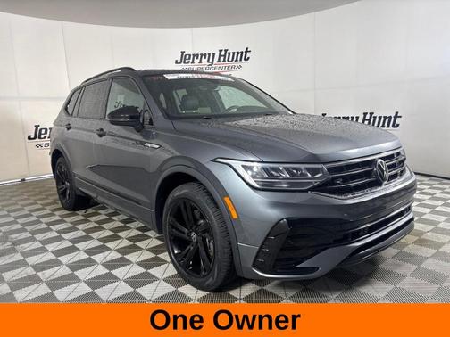 Platinum Gray Metallic 2023 Volkswagen Tiguan 2.0T SE R-Line Black