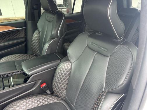 2022 Jeep Grand Cherokee Summit