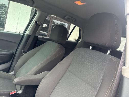 2022 Chevrolet Trax LS