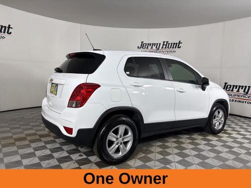 Summit White 2022 Chevrolet Trax LS