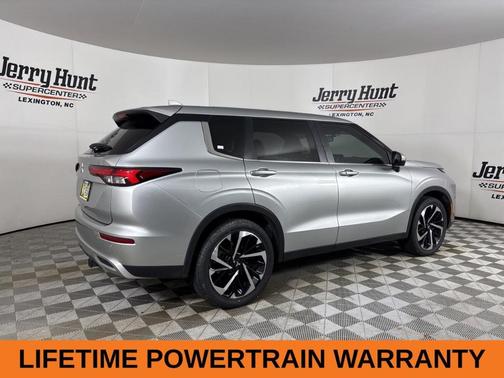 2023 Mitsubishi Outlander SE