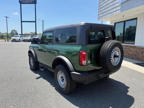 Eruption Green Metallic 2023 Ford Bronco Base