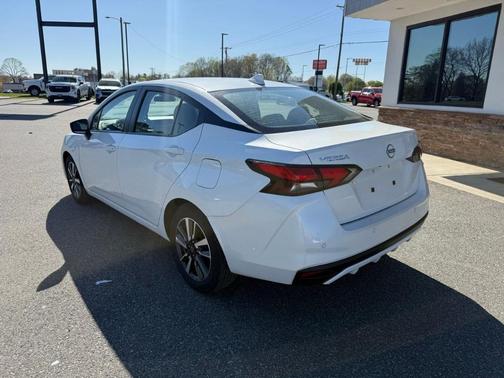 Aspen White 2025 Nissan Versa 1.6 SV