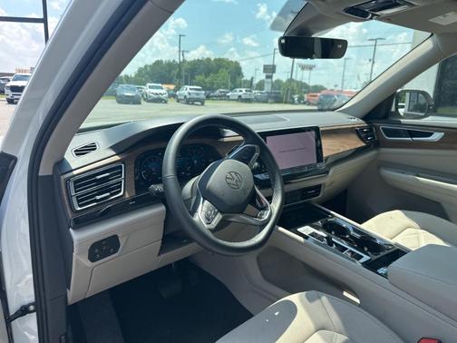2025 Volkswagen Atlas 2.0T SE w/Technology
