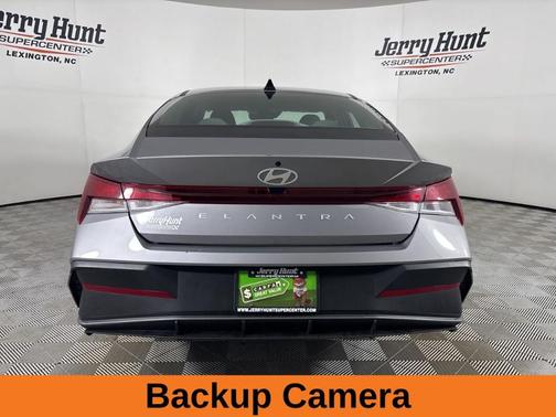 2024 Hyundai ELANTRA SE