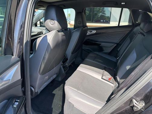Deep Black Pearl Effect 2023 Volkswagen ID.4 Pro S