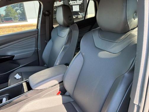 Deep Black Pearl Effect 2023 Volkswagen ID.4 Pro S