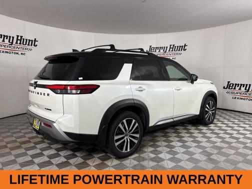 2023 Nissan Pathfinder Platinum