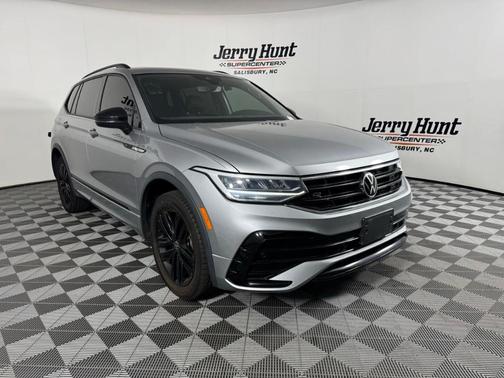Pyrite Silver Metallic 2022 Volkswagen Tiguan 2.0T SE R-Line Black