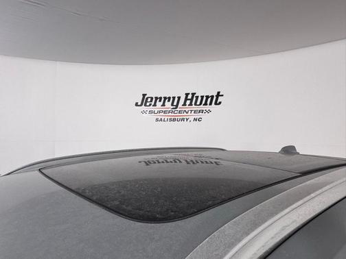 2024 Volvo XC40 B5 Core