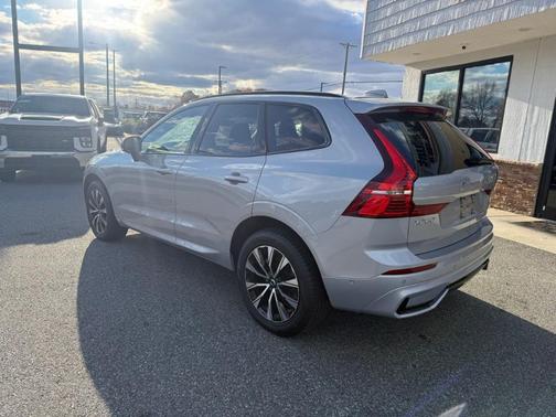 2025 Volvo XC60 B5 Plus